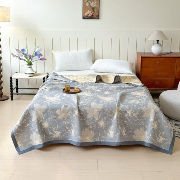 Velurelle: Coperte in cotone con delicato motivo floreale e leggerezza a tre strati – per divano e area living