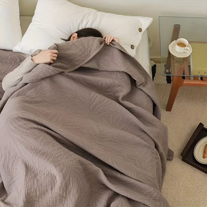 VerdeWebstuhl: Coperte in cotone con elegante motivo fogliare e leggerezza facile da mantenere – per camere da letto e soggiorni