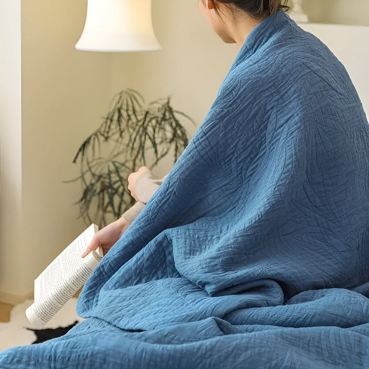 VerdeWebstuhl: Coperte in cotone con elegante motivo fogliare e leggerezza facile da mantenere – per camere da letto e soggiorni