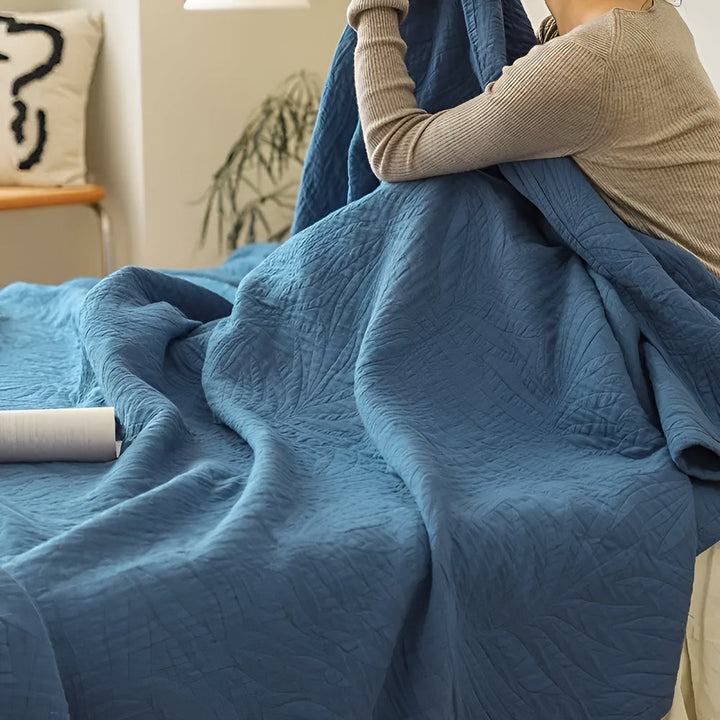 VerdeWebstuhl: Coperte in cotone con elegante motivo fogliare e leggerezza facile da mantenere – per camere da letto e soggiorni