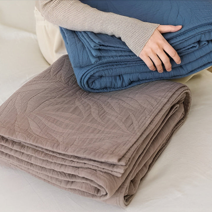 VerdeWebstuhl: Coperte in cotone con elegante motivo fogliare e leggerezza facile da mantenere – per camere da letto e soggiorni