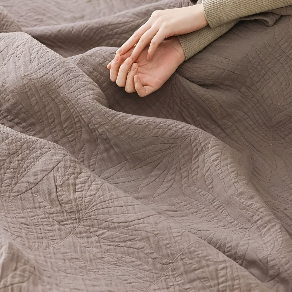 VerdeWebstuhl: Coperte in cotone con elegante motivo fogliare e leggerezza facile da mantenere – per camere da letto e soggiorni