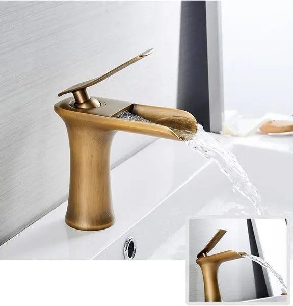 VetroLux: Elegante rubinetto per lavabo – Rubinetto dorato per un ambiente bagno moderno