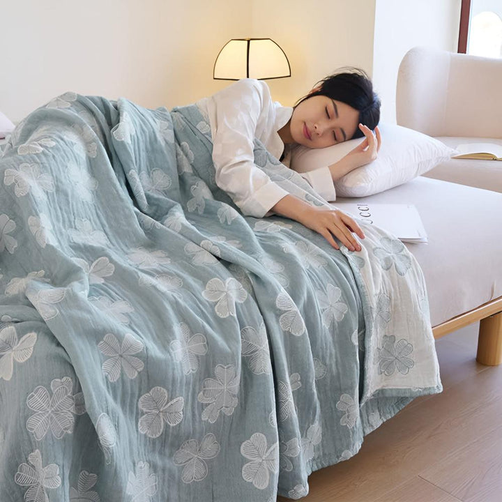 Quattro foglie di trifoglio: Coperta in cotone biologico con struttura a garza a 3 strati – per camera da letto e soggiorno