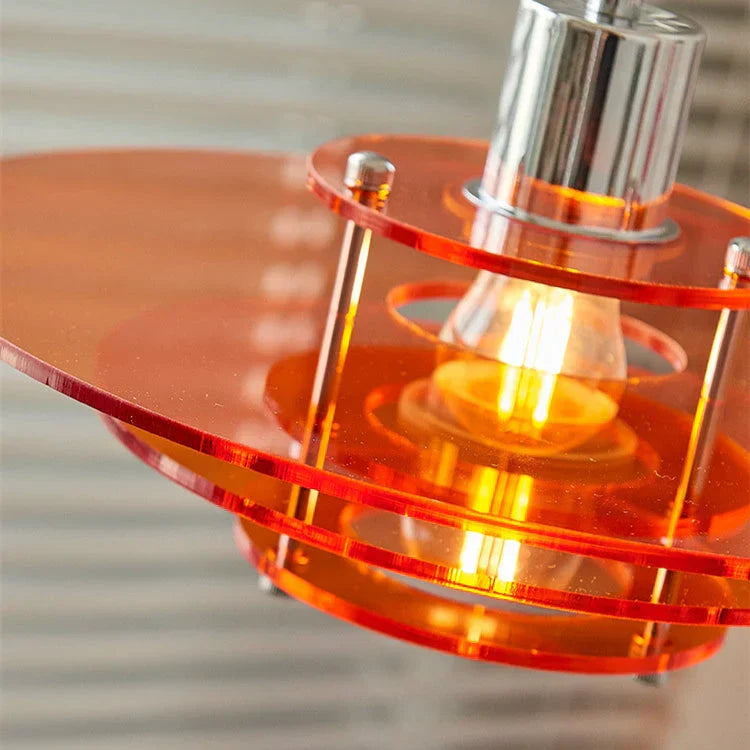 Vintura: Lampada a sospensione in acrilico e ferro in forma moderna di UFO – per interni retro eleganti