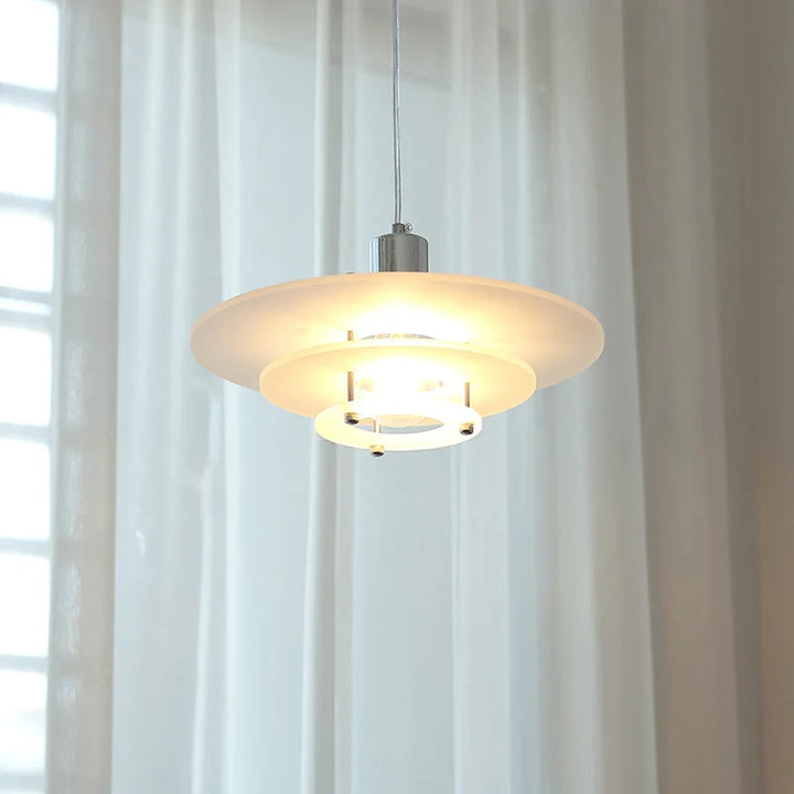 Vintura: Lampada a sospensione in acrilico e ferro in forma moderna di UFO – per interni retro eleganti