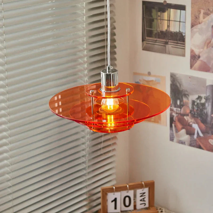 Vintura: Lampada a sospensione in acrilico e ferro in forma moderna di UFO – per interni retro eleganti