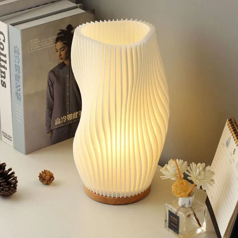 WaveLume: Lampada da tavolo moderna con forma a onda – Elegante lampada LED per soggiorno e camera da letto
