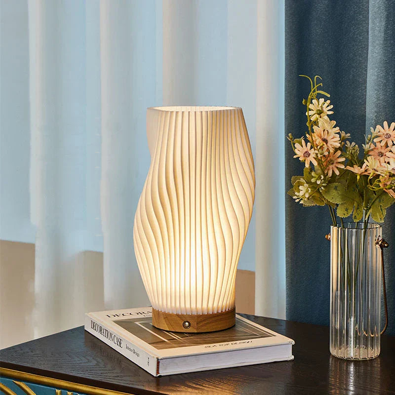 WaveLume: Lampada da tavolo moderna con forma a onda – Elegante lampada LED per soggiorno e camera da letto