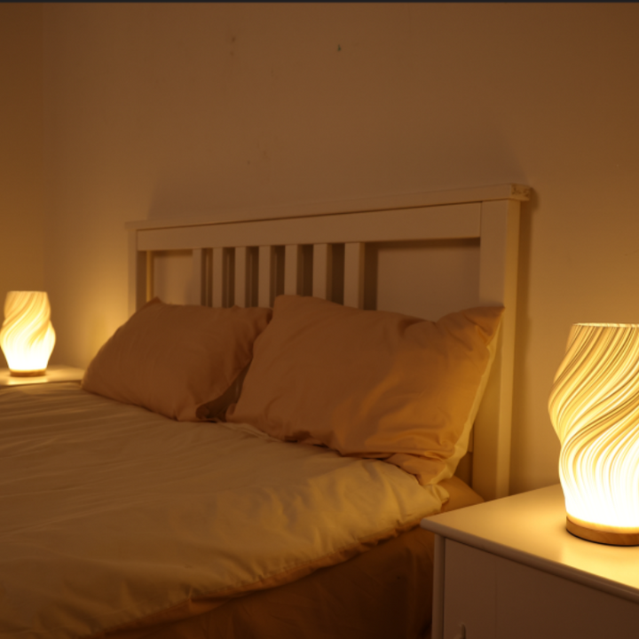 WaveLume: Lampada da tavolo moderna con forma a onda – Elegante lampada LED per soggiorno e camera da letto