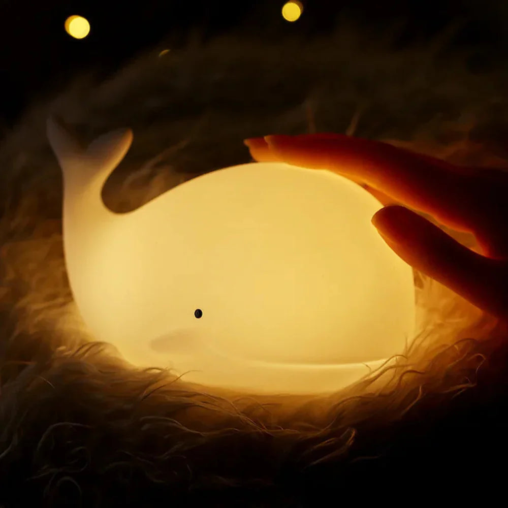 WhaleGlow: Lampada notturna a forma di balena ricaricabile in silicone con cambio colore e USB – per camerette e aiuto al sonno
