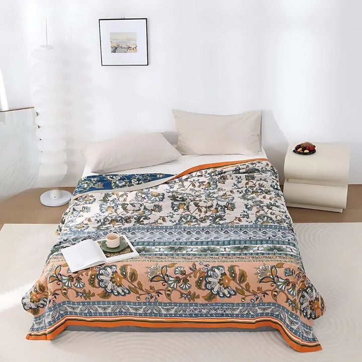 Wiesenglück: Leggera coperta in cotone dallo stile Boho con motivo floreale – per aree giorno e notte