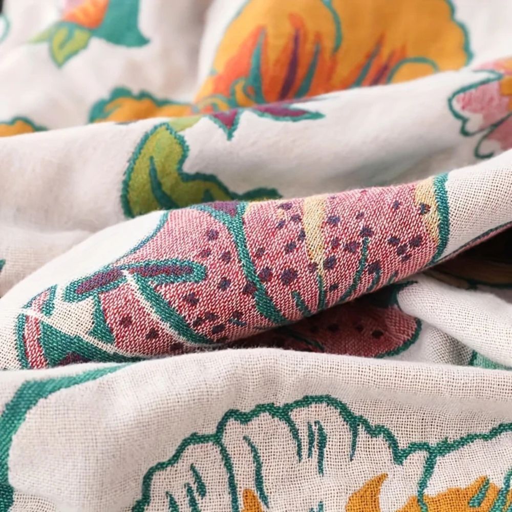 WildeBlüte: Coperta decorativa in cotone con motivo di fiori e farfalle – per camera da letto e soggiorno