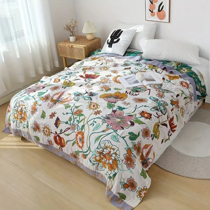 WildeBlüte: Coperta decorativa in cotone con motivo di fiori e farfalle – per camera da letto e soggiorno