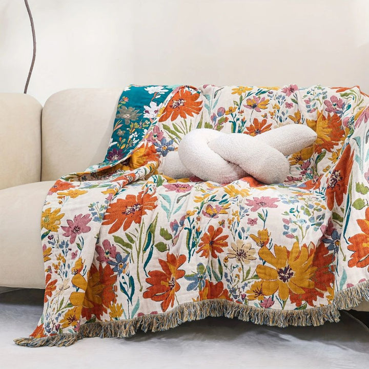 WildeBlüte: Leggera coperta estiva in cotone con motivo floreale da giardino e struttura traspirante – per letto e divano