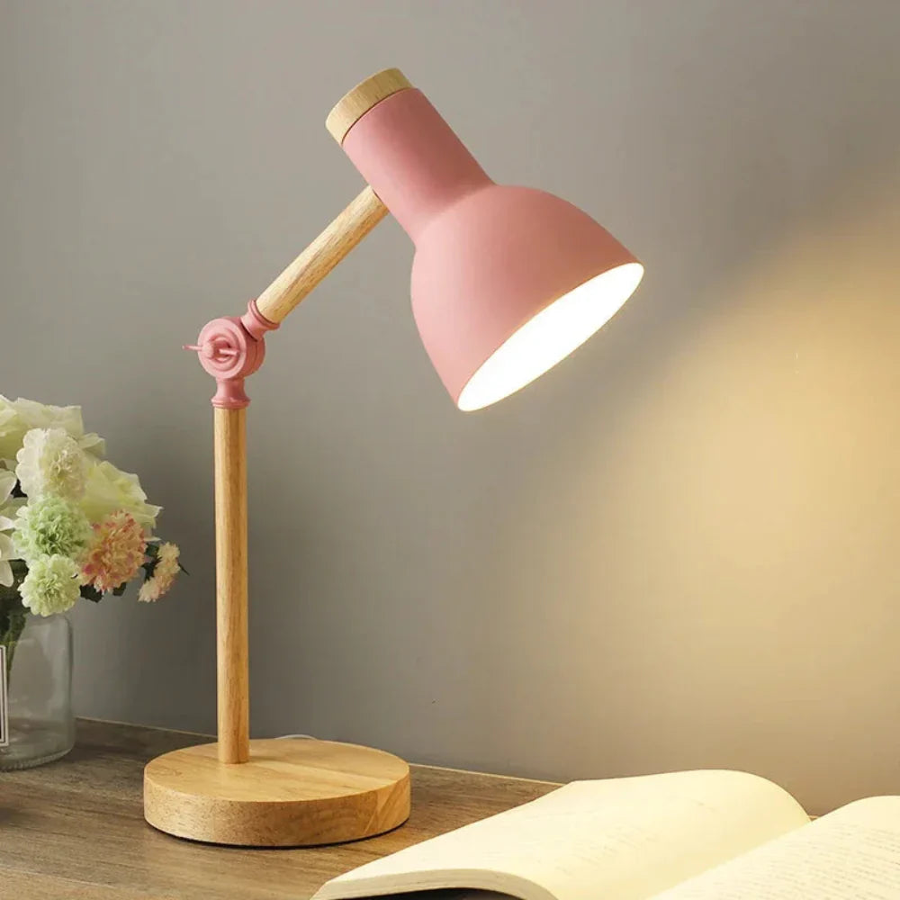 WoodAura: Lampada da scrivania in legno minimalista con LED e design flessibile