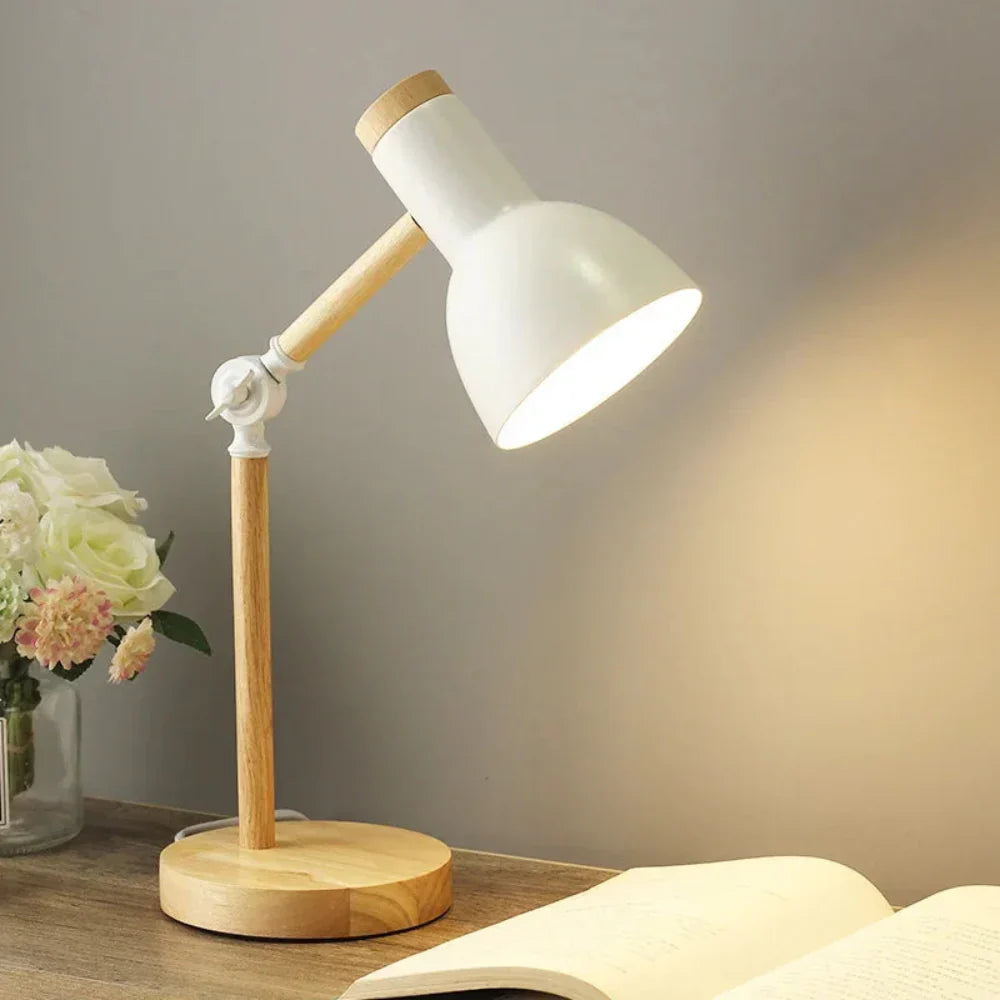 WoodAura: Lampada da scrivania in legno minimalista con LED e design flessibile