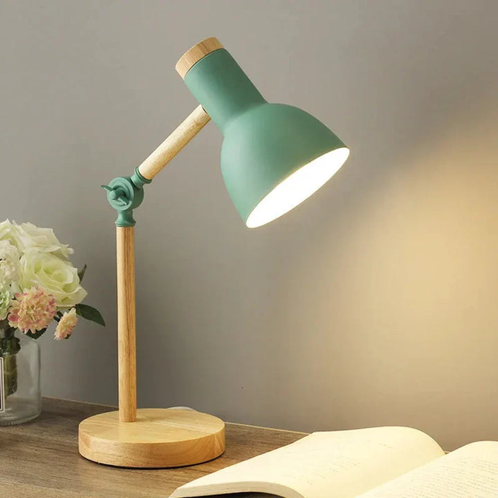 WoodAura: Lampada da scrivania in legno minimalista con LED e design flessibile