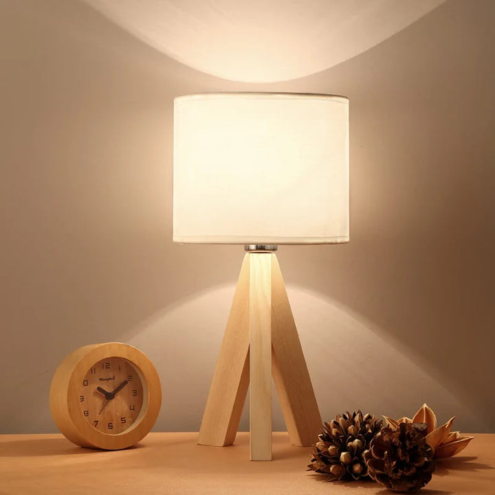WoodEssence: Lampada da tavolo LED in legno naturale con luce bianca calda – per soggiorno e comodino