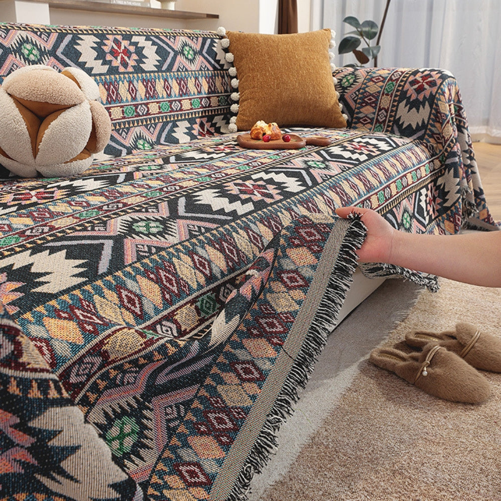 Zarela: Copridivano in stile Boho in morbida chenille con motivo jacquard e frange decorative – per divano e soggiorno