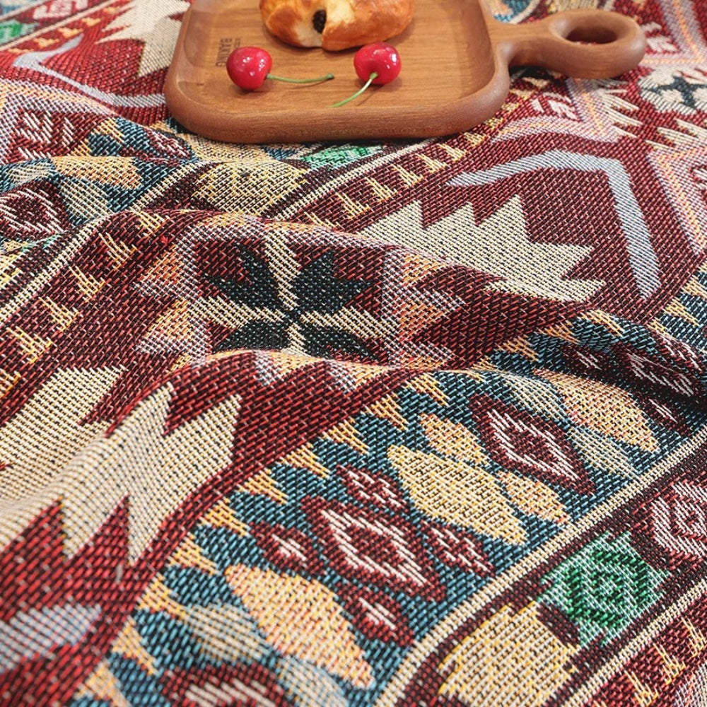 Zarela: Copridivano in stile Boho in morbida chenille con motivo jacquard e frange decorative – per divano e soggiorno