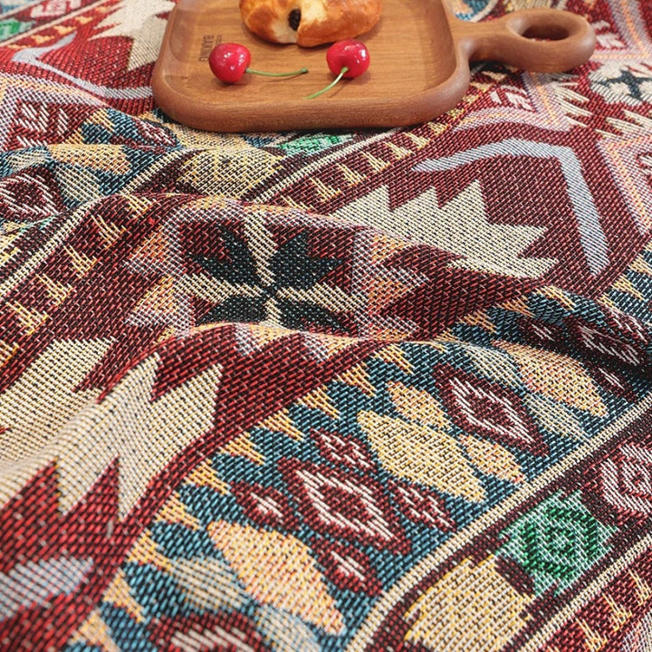 Zarela: Copridivano in stile Boho in morbida chenille con motivo jacquard e frange decorative – per divano e soggiorno