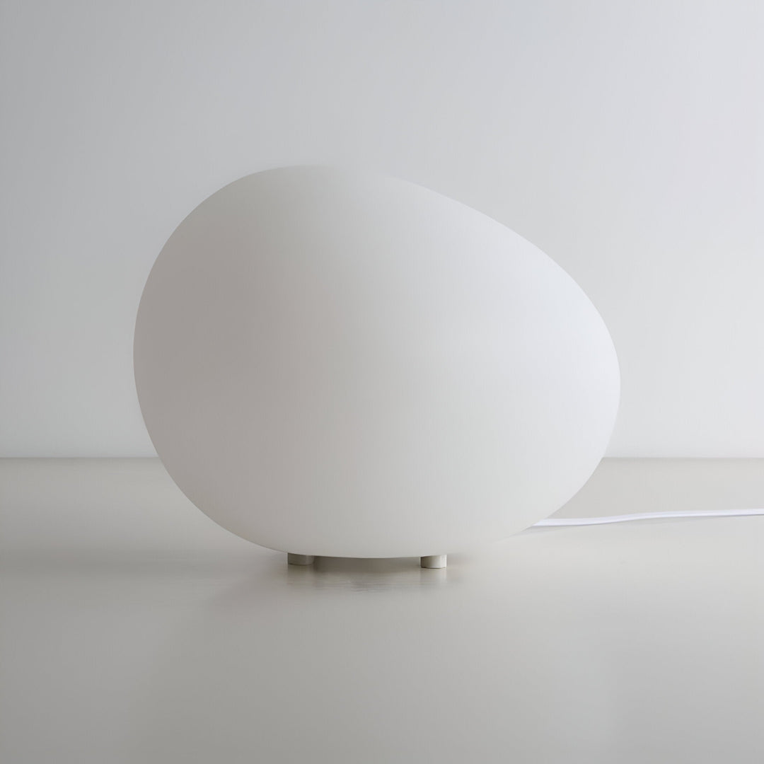 ZenKiesel: Lampada da tavolo a LED ispirata alla natura a forma di pietra con luce calda – per camera da letto e angolo lettura