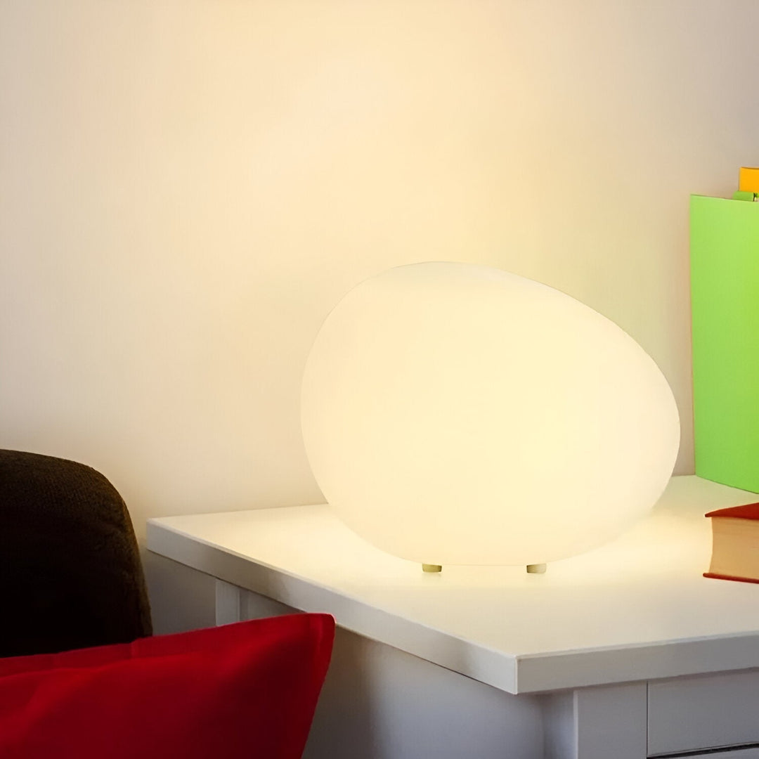 ZenKiesel: Lampada da tavolo a LED ispirata alla natura a forma di pietra con luce calda – per camera da letto e angolo lettura