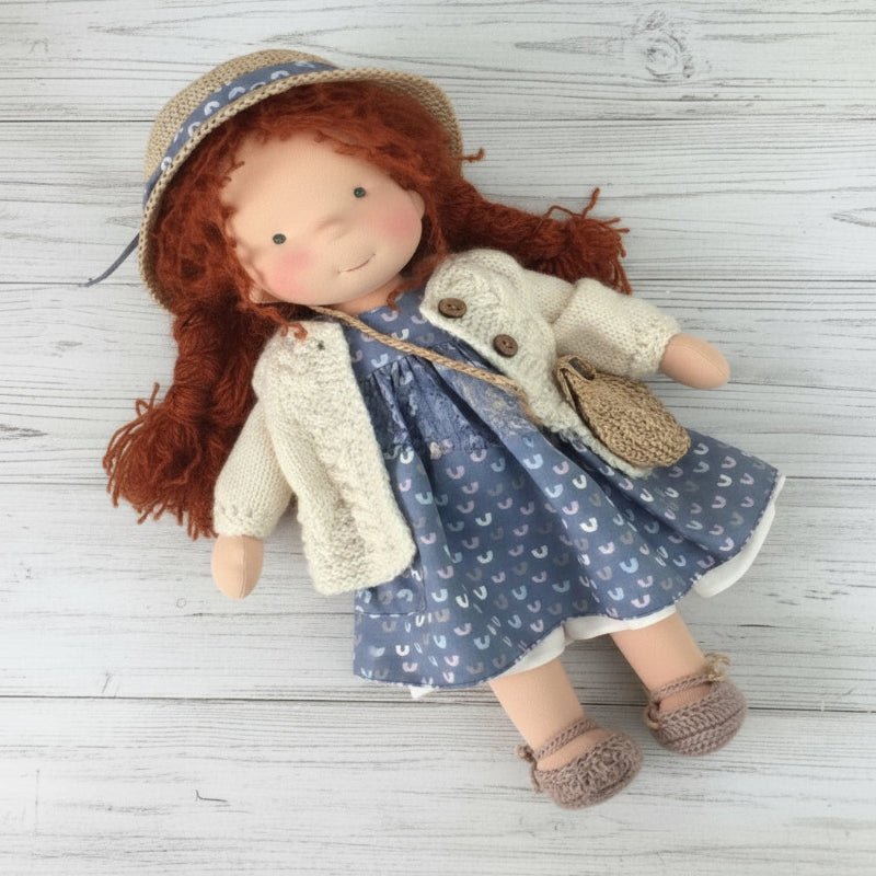 ELORA – Bambola Waldorf fatta a mano in cotone