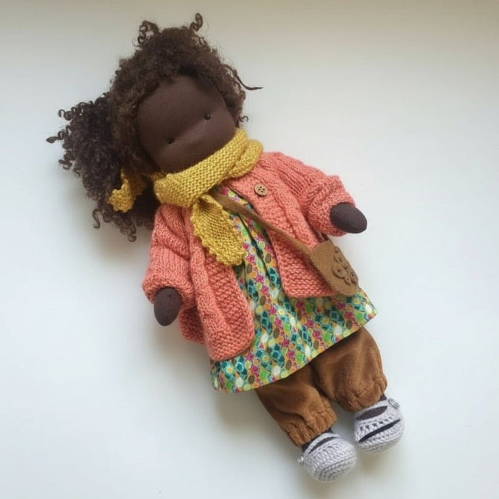 ELORA – Bambola Waldorf fatta a mano in cotone
