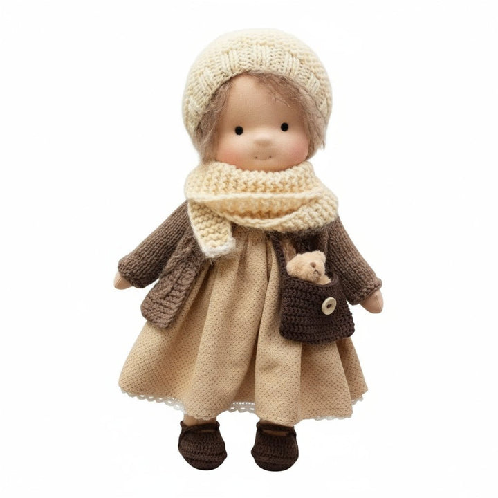 ELORA – Bambola Waldorf fatta a mano in cotone
