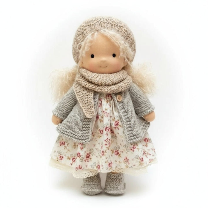 ELORA – Bambola Waldorf fatta a mano in cotone