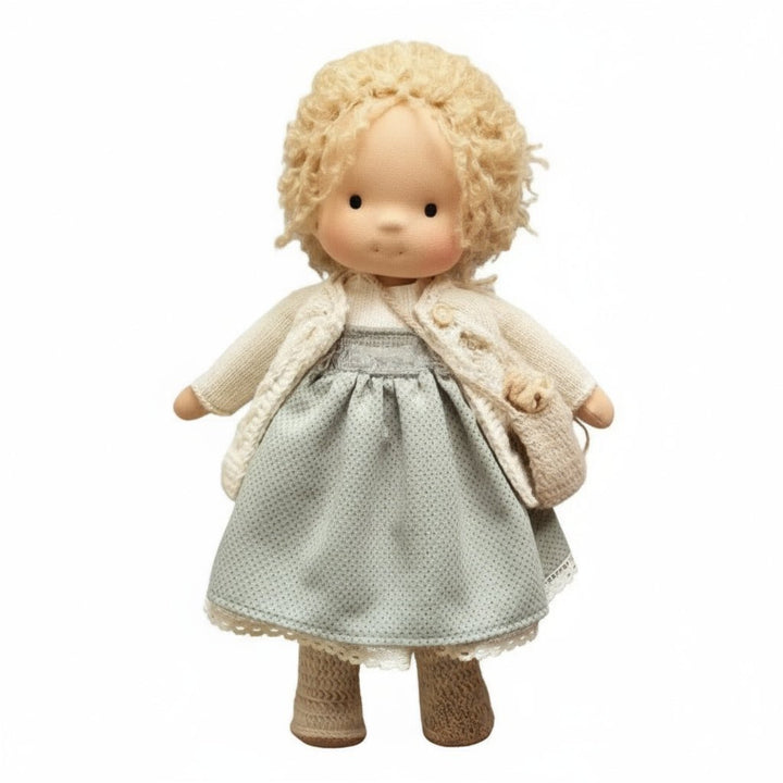 ELORA – Bambola Waldorf fatta a mano in cotone