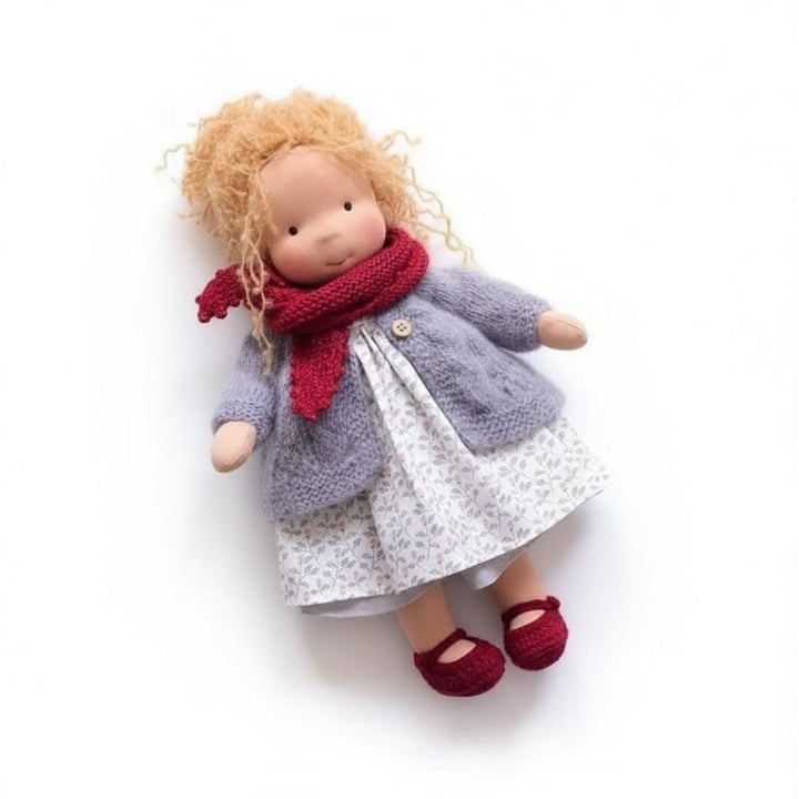 ELORA – Bambola Waldorf fatta a mano in cotone