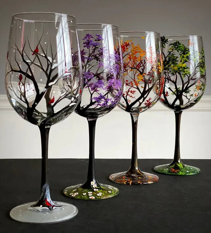 SeasonsGlass™ Bicchieri da Vino Dipinti a Mano | 4 Stagioni | Motivi Artistici di Alberi | Lavabili in Lavastoviglie