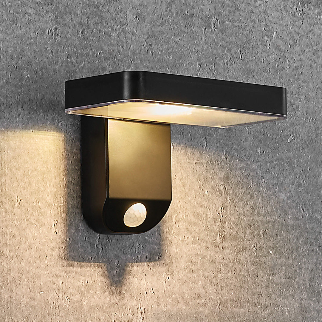 Luce da parete solare LED quadrata Rica per esterni, nera