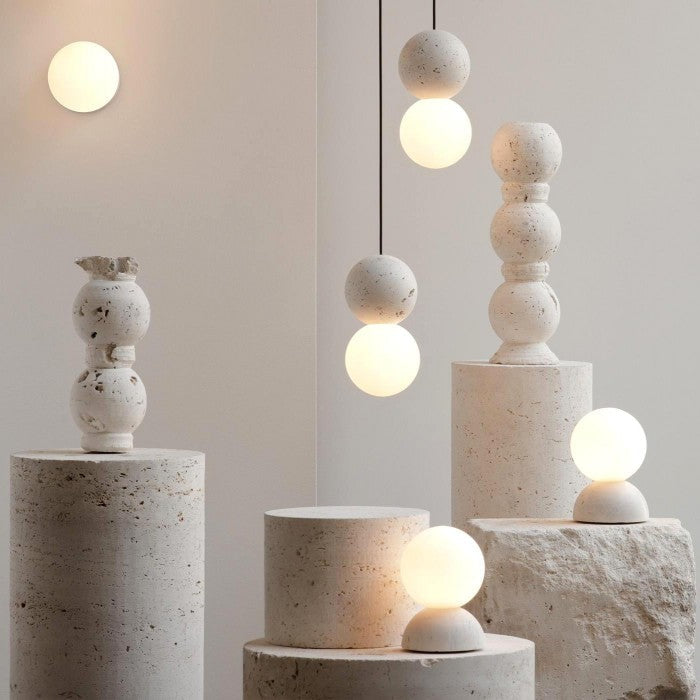 OrigoGlow: Lampada a sospensione con struttura a sfera in cemento e vetro opalino – per ingresso e angolo divano