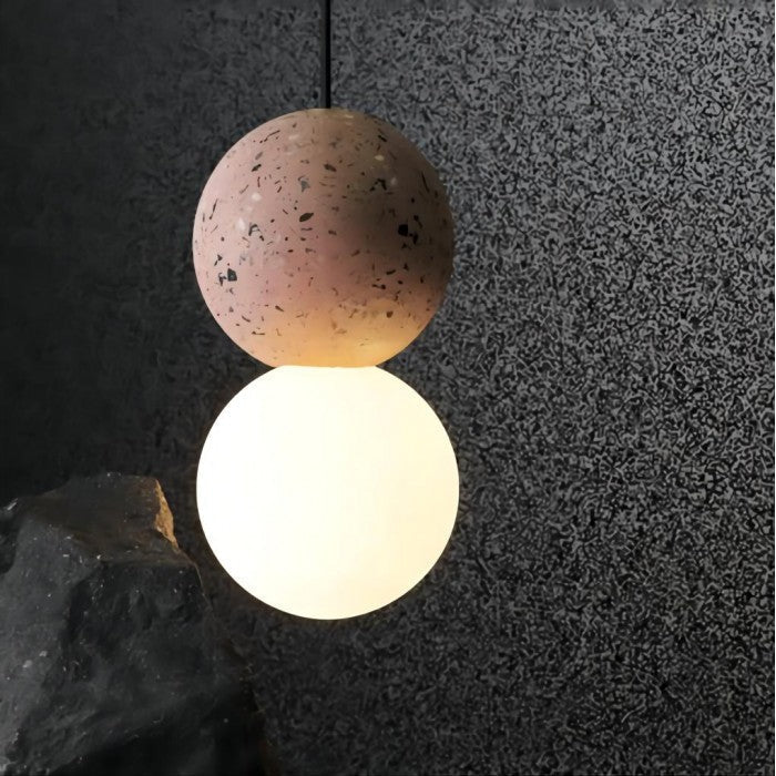 OrigoGlow: Lampada a sospensione con struttura a sfera in cemento e vetro opalino – per ingresso e angolo divano