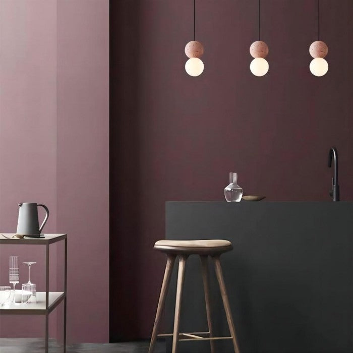 OrigoGlow: Lampada a sospensione con struttura a sfera in cemento e vetro opalino – per ingresso e angolo divano