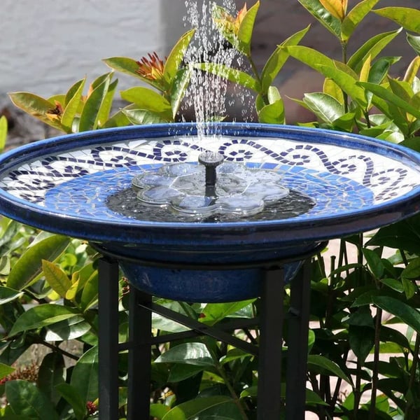 AquaBloom™ – Fontana galleggiante elegante alimentata da energia solare