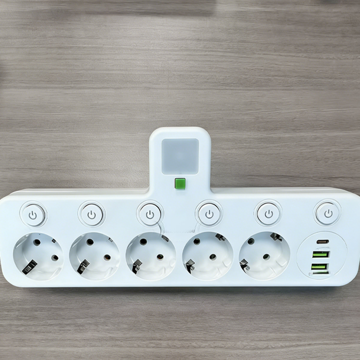 PlugWise™ – Presa multipla intelligente con hub di ricarica USB