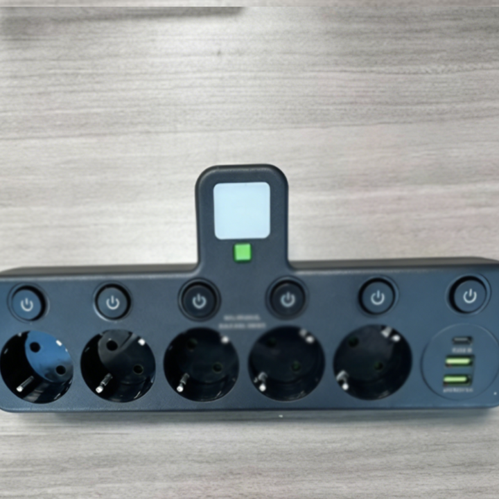 PlugWise™ – Presa multipla intelligente con hub di ricarica USB